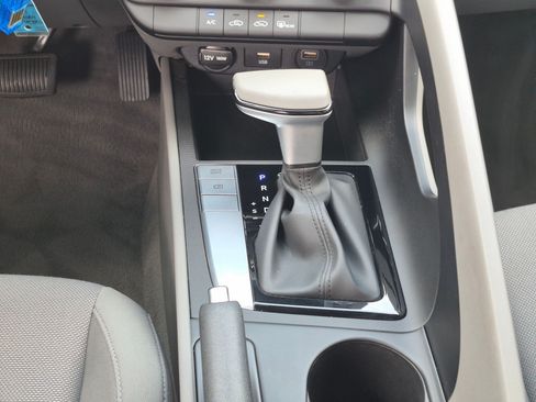Used 2023 Hyundai Elantra SE FWD image 25