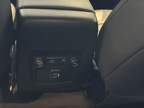Used 2019 Buick Enclave Essence AWD/4WD image 21