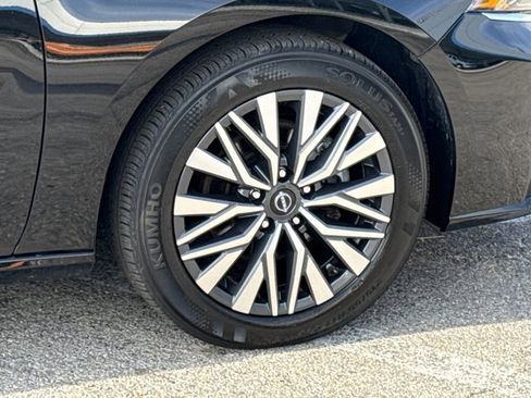 Used 2024 Nissan Altima 2.5 SV image 5