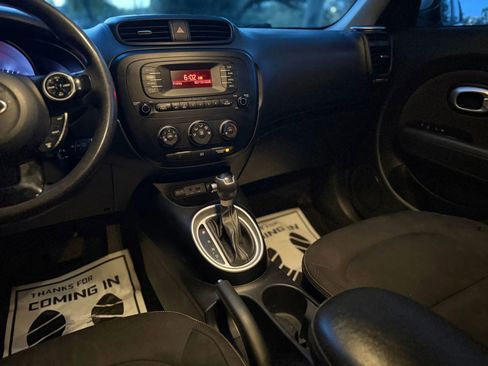 Used 2015 Kia Soul + image 14