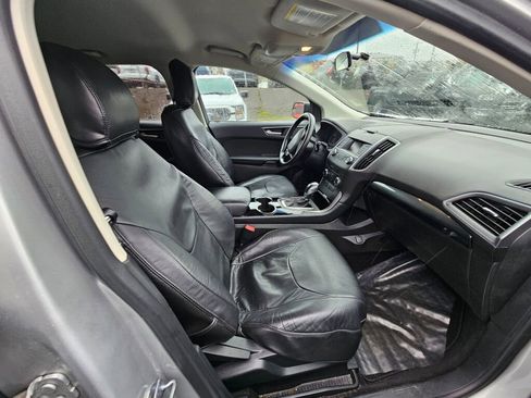 Used 2017 Ford Edge SE image 9