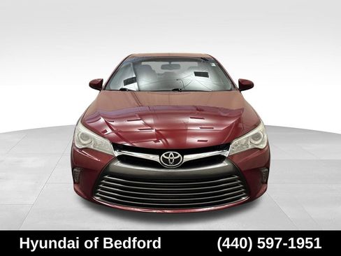 Used 2016 Toyota Camry XLE w/ Moonroof Package FWD image 2