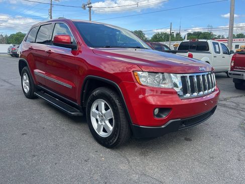 Used 2011 Jeep Grand Cherokee Laredo AWD/4WD image 4