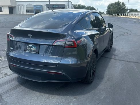 Used 2021 Tesla Model Y Long Range AWD/4WD image 3