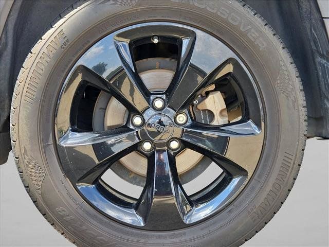 Used 2019 Jeep Cherokee Latitude Plus FWD image 20