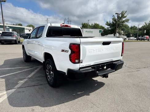 Used 2025 Chevrolet Colorado Z71 w/ Technology Package AWD/4WD image 4