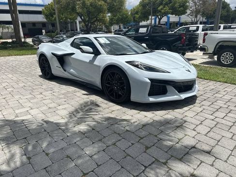 Used 2023 Chevrolet Corvette Z06 RWD image 16