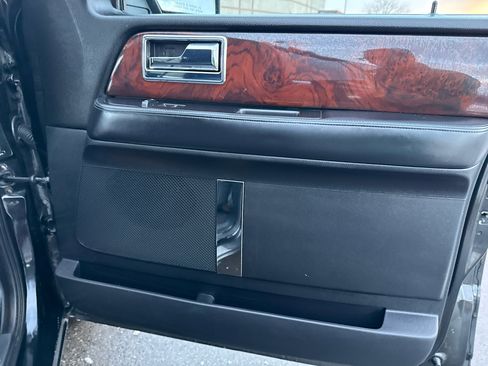 Used 2015 Lincoln Navigator 4WD image 32