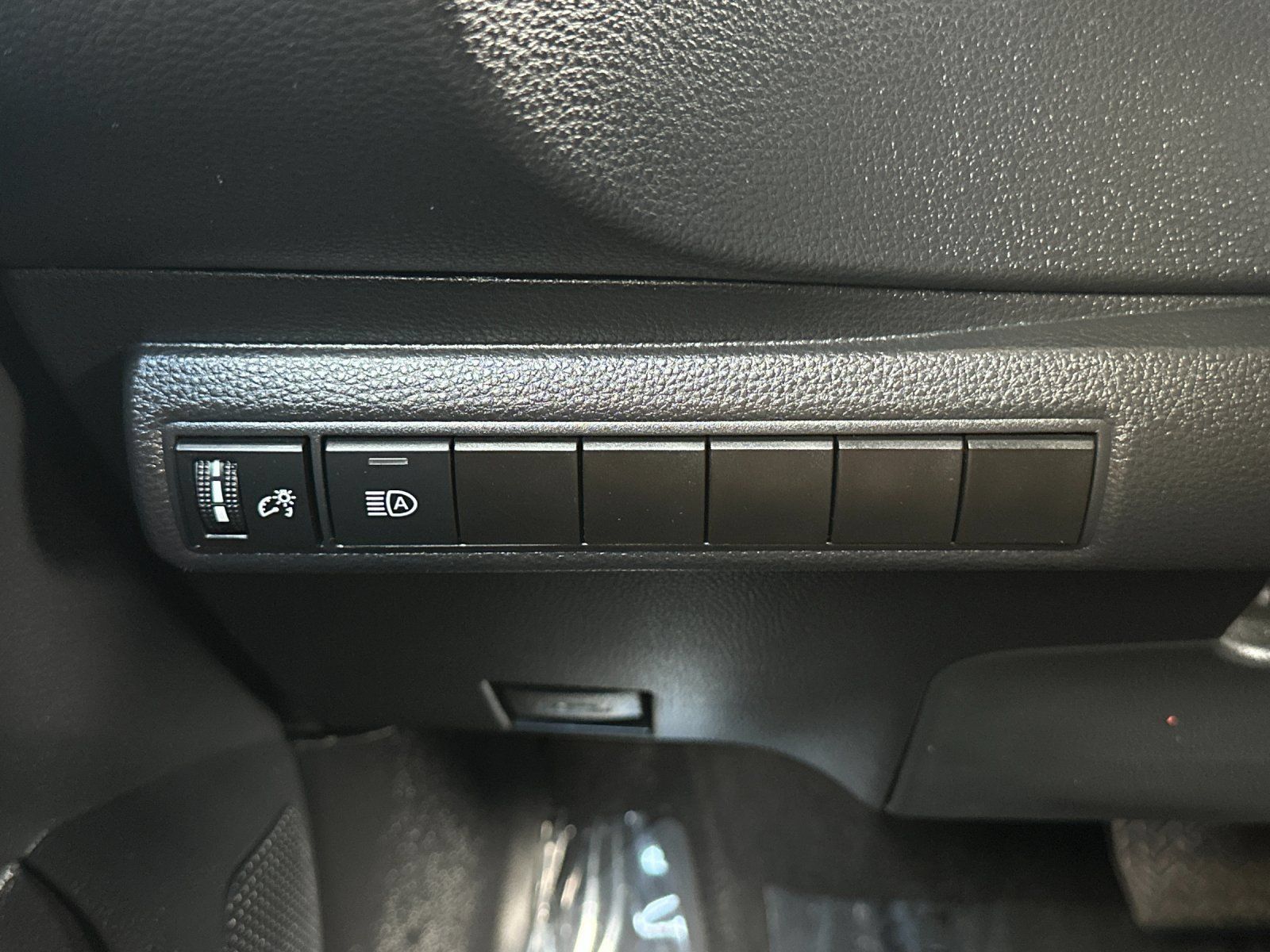 Used 2025 Toyota Corolla LE FWD image 24