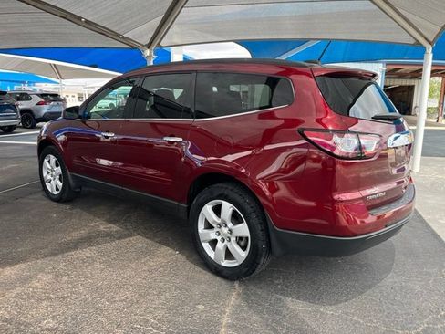 Used 2017 Chevrolet Traverse LT w/ Style and Technology Package FWD image 6