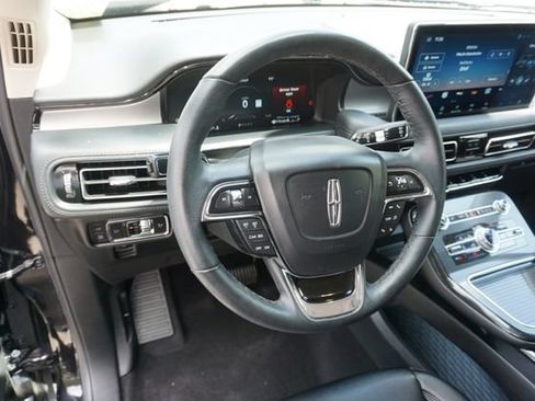 Used 2023 Lincoln Nautilus FWD w/ Premium Package image 9