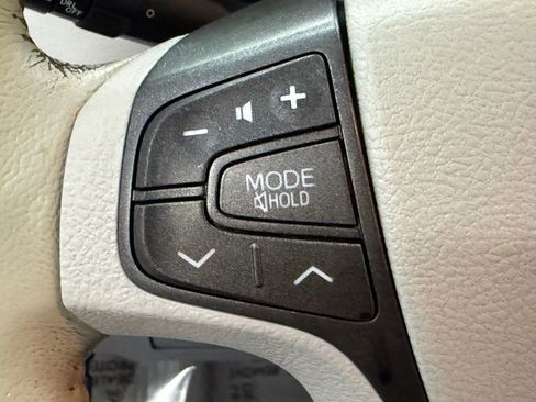 Used 2011 Toyota Sienna Limited image 22