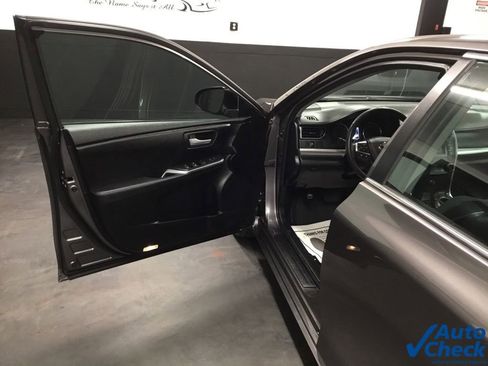 Used 2017 Toyota Camry SE w/ Moonroof Package image 20