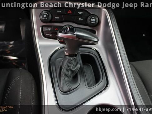 Used 2019 Dodge Challenger SXT image 16