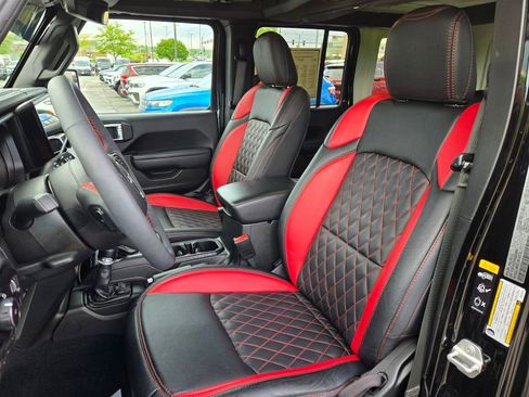Used 2024 Jeep Wrangler Unlimited Rubicon w/ Technology Group AWD/4WD image 15