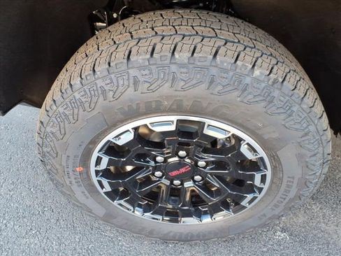 New 2026 GMC Canyon AT4 image 13