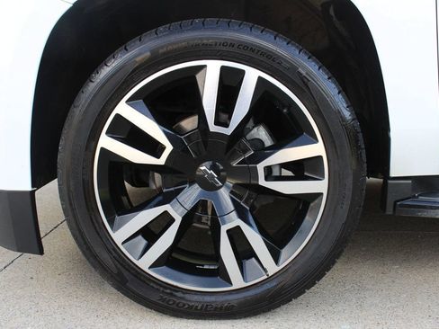 Used 2018 Chevrolet Tahoe Premier AWD/4WD image 12