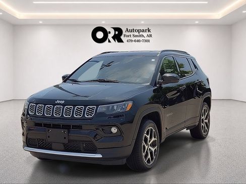 Used 2025 Jeep Compass Limited AWD/4WD image 2