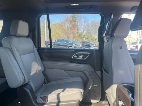 Used 2021 GMC Yukon XL SLT w/ Rear Media and Nav Package AWD/4WD image 43