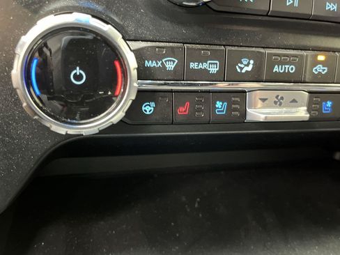 Used 2025 Ford F150 Lariat AWD/4WD image 23