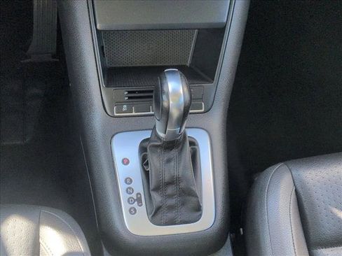 Used 2013 Volkswagen Tiguan SE image 12