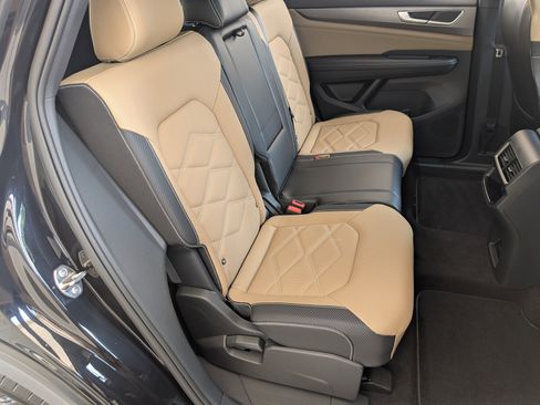 Used 2024 Volkswagen Atlas Cross Sport SE FWD image 19