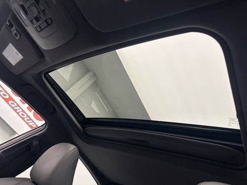 Used 2019 Toyota Avalon XSE image 23