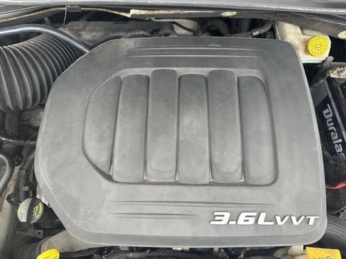 Used 2013 Chrysler Town & Country Limited w/ Luxury Group image 38