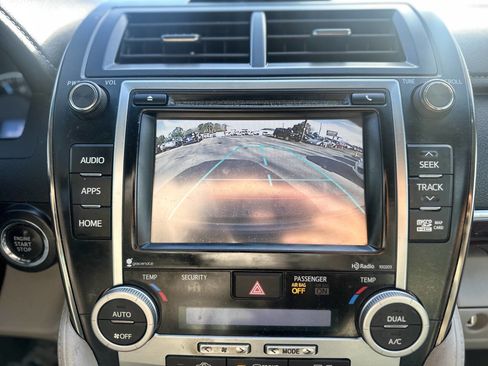 Used 2014 Toyota Camry XLE image 15