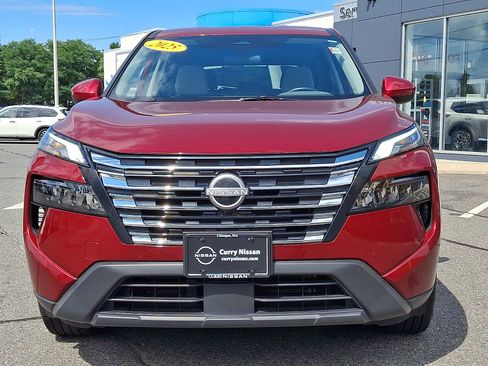 Used 2025 Nissan Rogue SV AWD/4WD image 2
