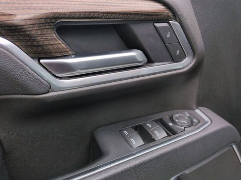 Used 2025 Chevrolet Silverado 2500 LT w/ Convenience Package image 14