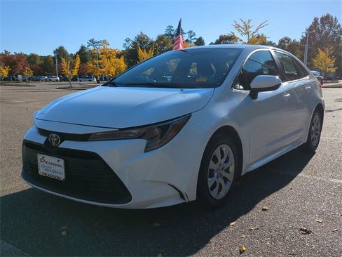 Used 2023 Toyota Corolla LE image 8