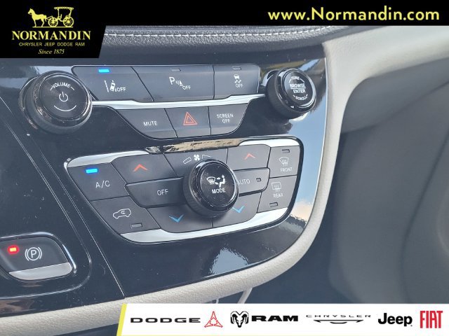 Used 2024 Chrysler Pacifica Limited FWD image 11