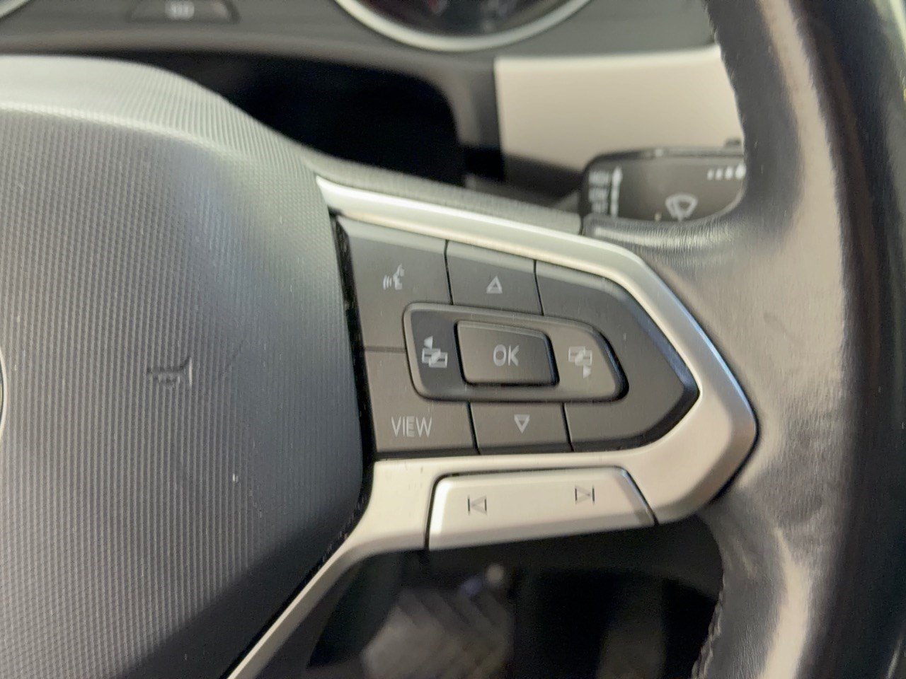 Used 2020 Volkswagen Atlas Cross Sport SE w/ Towing Package FWD image 19