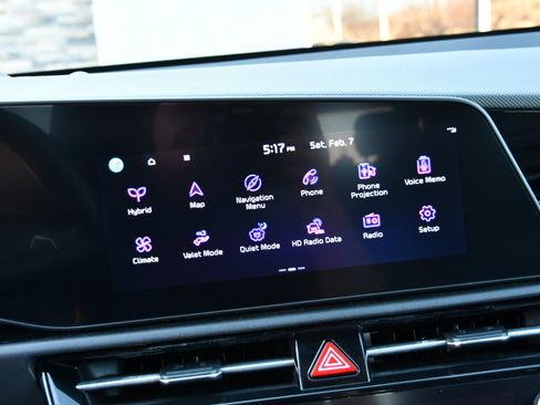 Used 2023 Kia Niro EX Touring image 14