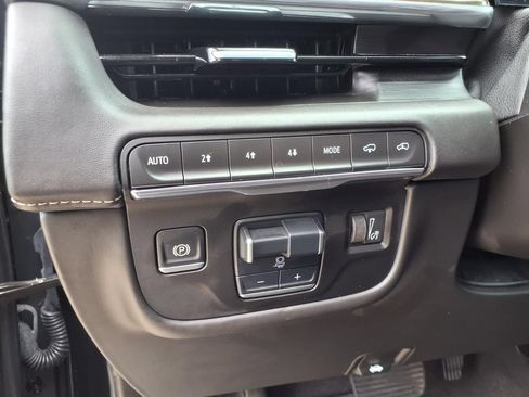 Used 2024 Cadillac Escalade Sport Platinum w/ Heavy-Duty Trailer Package AWD/4WD image 25