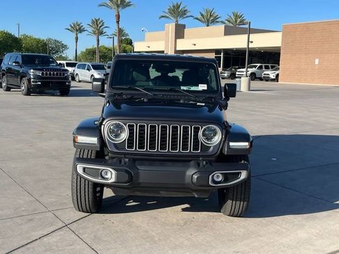 Used 2025 Jeep Wrangler Unlimited Sahara image 3