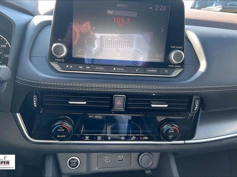 Used 2023 Nissan Rogue SV image 29