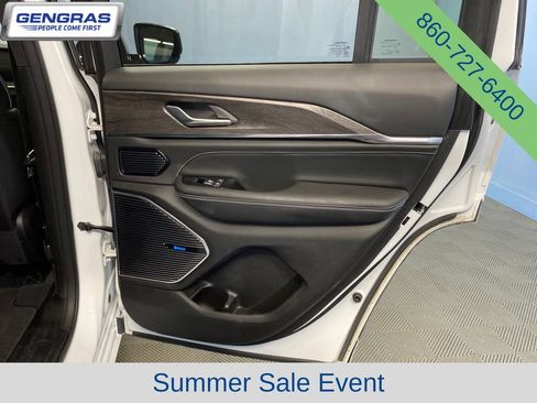 Used 2023 Jeep Grand Cherokee Overland AWD/4WD image 43