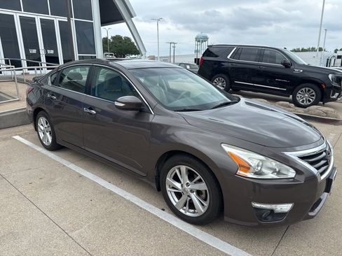 Used 2015 Nissan Altima 2.5 SL w/ Technology Package image 3