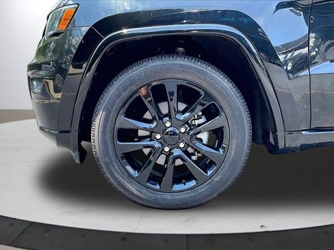 Certified 2018 Jeep Grand Cherokee Altitude AWD/4WD image 33