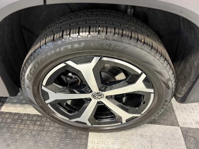 Used 2025 Volkswagen Tiguan SE FWD image 16