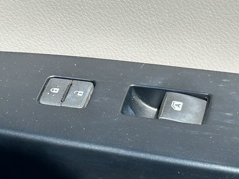 Used 2014 Toyota Highlander XLE AWD/4WD image 39