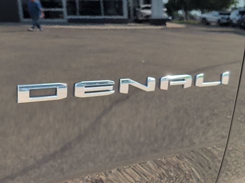 Used 2025 GMC Yukon XL Denali AWD/4WD image 42