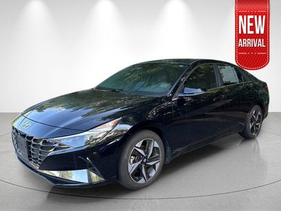 Used 2022 Hyundai Elantra SEL w/ Convenience + Premium Package
