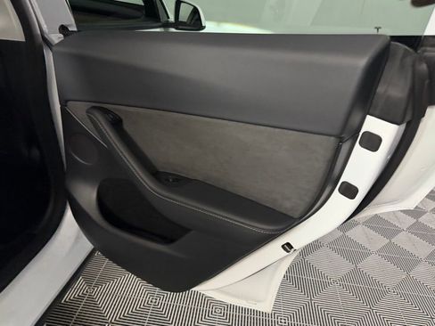 Used 2025 Tesla Model Y Performance image 35