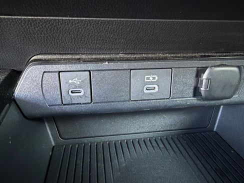Used 2025 Toyota Prius LE FWD image 25