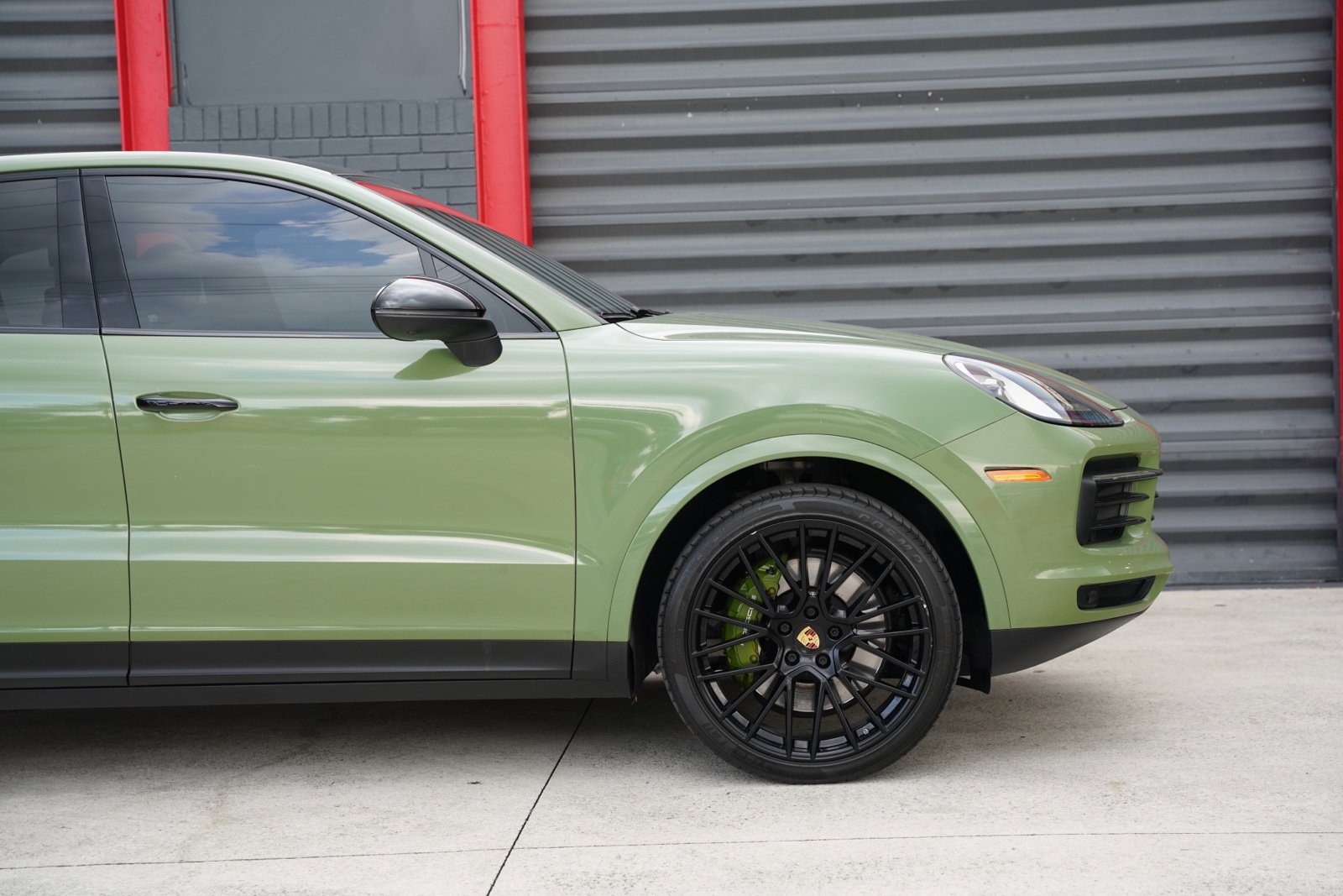 Used 2022 Porsche Cayenne Coupe AWD/4WD image 2