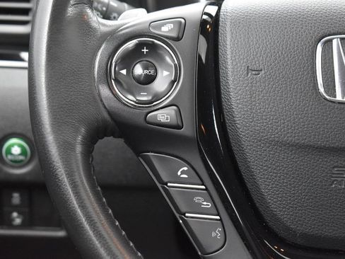 Used 2017 Honda Pilot Touring image 14