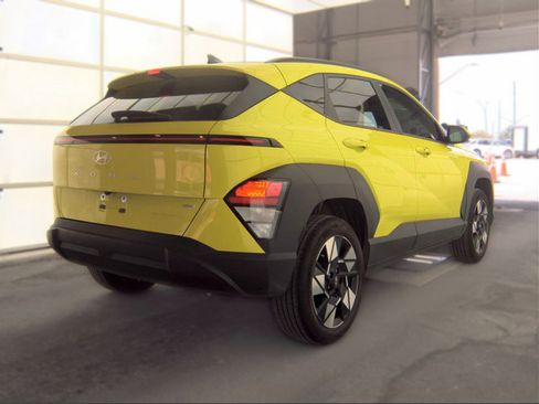 Used 2024 Hyundai Kona SEL AWD/4WD image 3